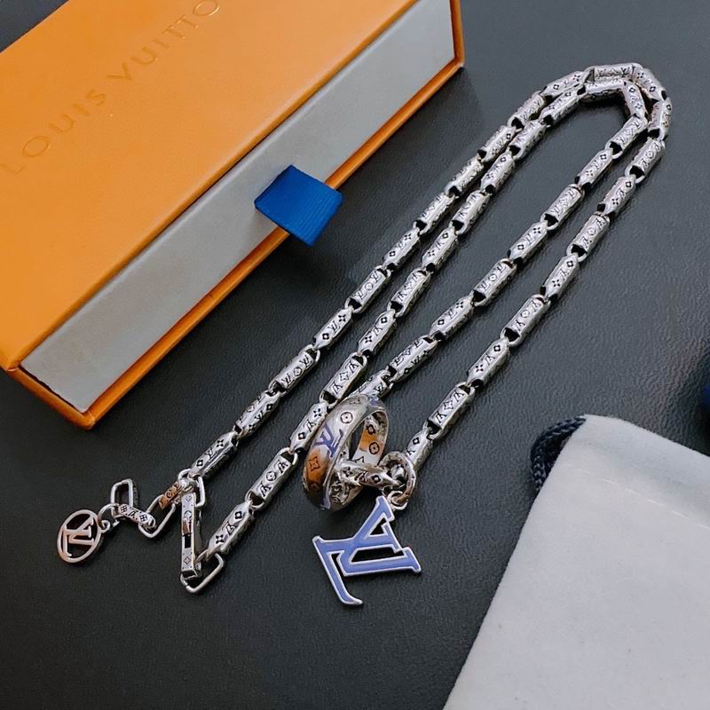 LV Necklace 02lyr58